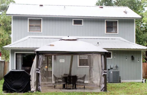 Ridge Wood Heights House | Beautiful home with huge backyard close to siesta key beach