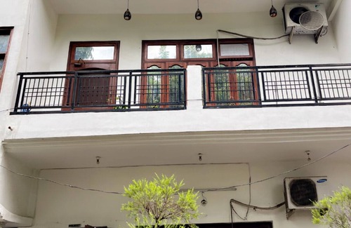 Taj Ganj Bed & Breakfast | Beautiful Homestay with nature all around. —5 min from Taj Mahal
