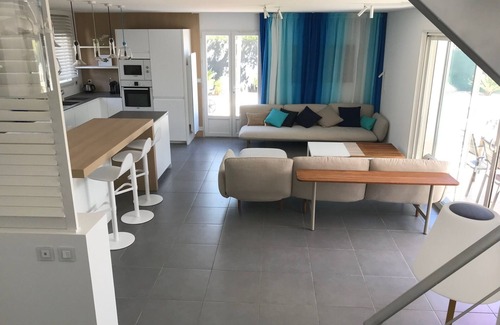 Sete Villa | Beautiful House by the sea for 9 pax in SETE Villeroy District
