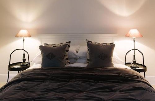 Cirencester House | Beautiful house, Cirencester centre, parking