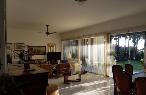 Pereque House | Beautiful House Facing the sea. 4 Suites!