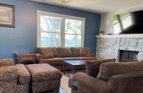 Saint Marys  Allen County House | Beautiful House Minutes from Lutheran Hospital!