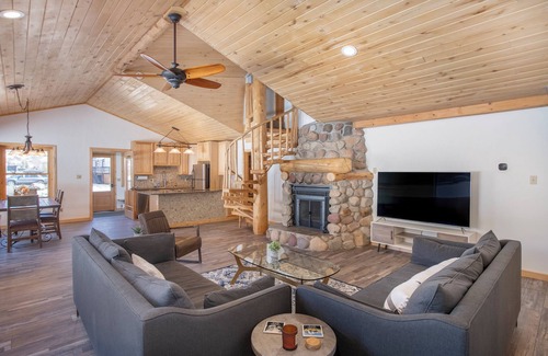Crested Butte House | Beautiful House Steps to the resort! Dog Friendly!