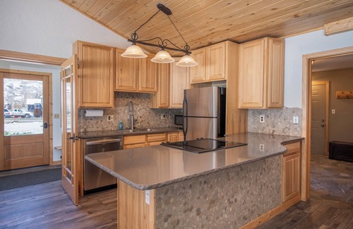 Crested Butte House | Beautiful House Steps to the resort! Dog Friendly!