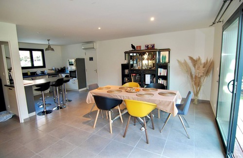 Reauville House | Beautiful house with heated pool, haven of greenery.
