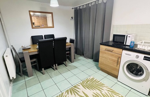 Liverpool House | Beautiful house with free parking,near to city centre