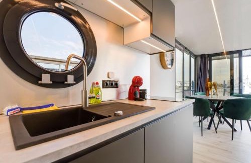 Volendam Boat Rental | Beautiful houseboat in Marina of Volendam