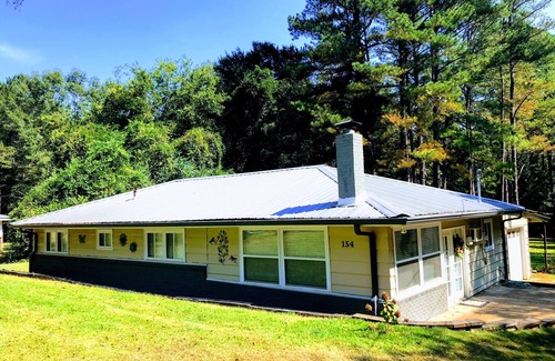 Iuka House | Beautiful in Fall! Perfect spot on lake for fishing! Spacious home; Eagles near!