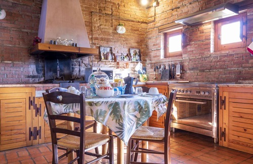 Castiglione del Lago House | Beautiful apartment in villa for 18 guests with WIFI, pool, hot tub, A/C, TV, patio and pets all.