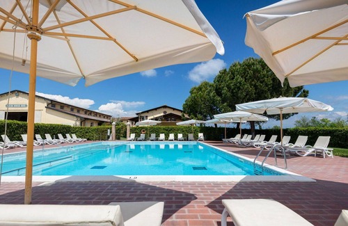 San Benedetto di Lugana Apartment | Beautiful apartment for 4 people with A/C, WIFI, pool, TV and terrace