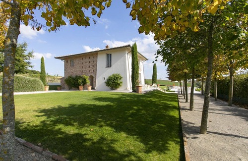 Foiano della Chiana Villa | Beautiful modern villa with swimming pool