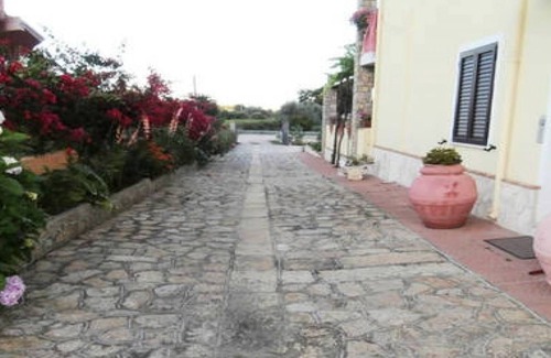 Girasole House | BEAUTIFUL HOLIDAY HOUSE 5 PLACES, VERANDA COPERTA, GARDEN, ALL SERVICES