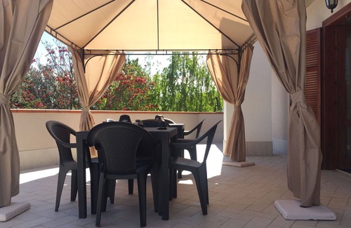 Roseto degli Abruzzi Villa | Beautiful apartment in villa for 2 people with A/C, WIFI, TV and patio