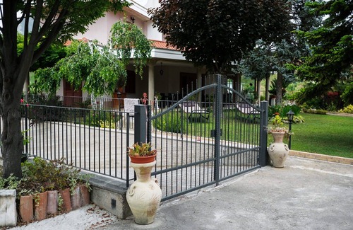 Roseto degli Abruzzi Villa | Beautiful apartment in villa for 2 people with A/C, WIFI, TV and patio