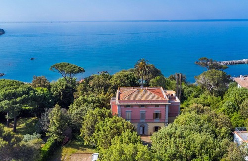 Castiglioncello Villa | Beautiful villa for 6 people with A/C, WIFI, TV, terrace and pets allowed
