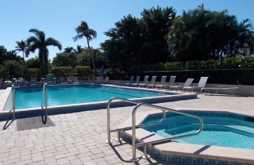 Iona Condo | Beautiful Kelly Greens 1st Floor Corner Unit Condo