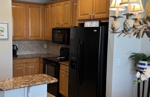Bonita Springs Condo | Beautiful lake-front, 2 bedroom condo plus den in charming Bonita Springs