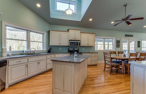 Estill Springs House | Beautiful Lake House that sits on Tims Ford Lake
