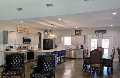 Brookeland House | Beautiful lake home in heart of Rayburn Country!