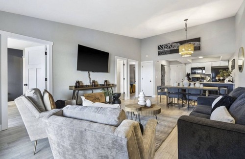 Kimberling City Condo | Beautiful lake view condo w/indoor+outdoor pools, pickleball- marina nearby