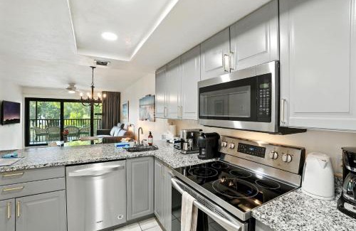 Park Shore House | Beautiful Lake Views- Walk to Amenities