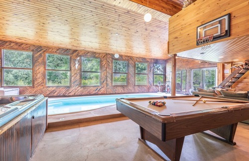 Grand Rapids Cabin | Beautiful Lakefront Heated Indoor Pool Unit