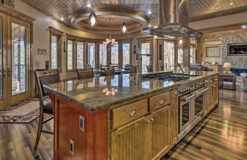 Drasco House | Beautiful Lakefront Home