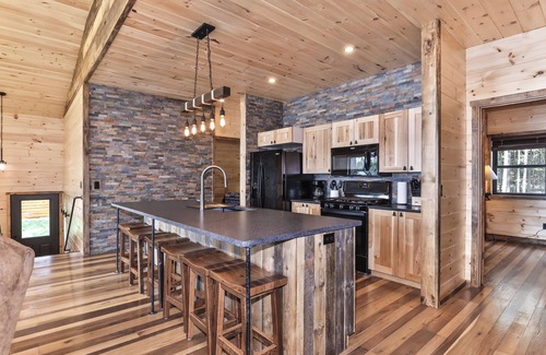 St Germain Cabin | Beautiful lakeside cottage on Little Saint Germain with personal dock and sandy