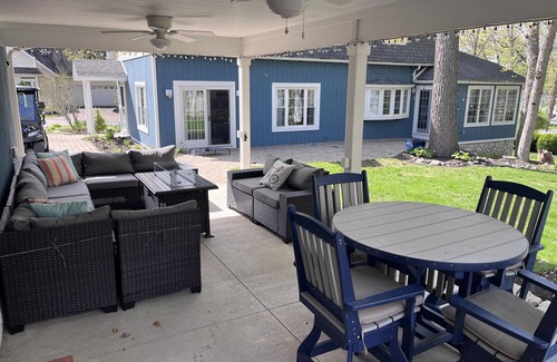 Lakeside Cottage | Beautiful Lakeside Cottage Near the Pool!