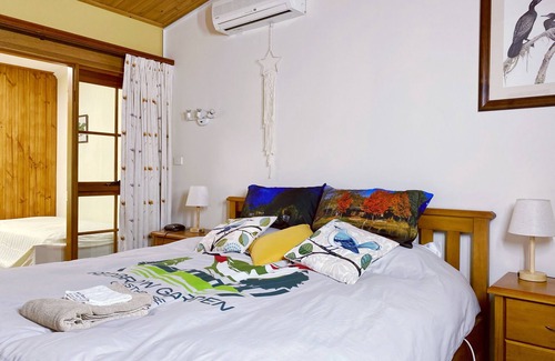 Nanima House | Beautiful Lakeside Garden Getaway