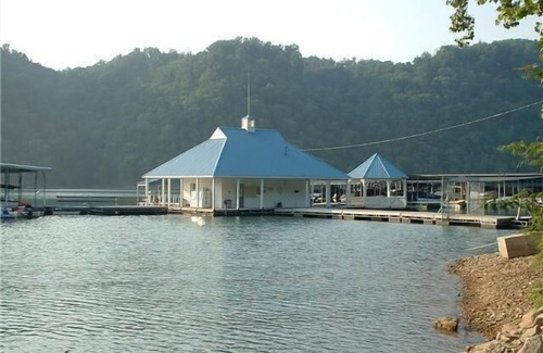 Smithville House | Beautiful Lakeview Home in Four Seasons Resort!
