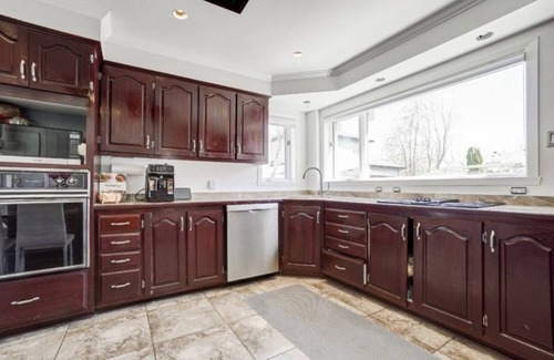 Fabreville House | Beautiful, large 4-bedroom, 2-bathroom home in Laval.