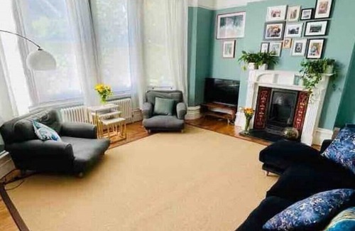 Catford House | Beautiful, large, Edwardian family home and garden