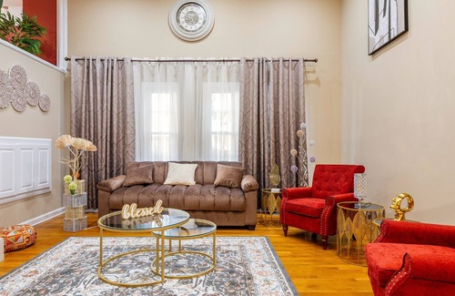 Yorktown House | Beautiful & Large Townhouse in Downtown Arlington next to Washington DC