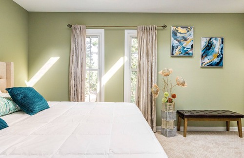 Yorktown House | Beautiful & Large Townhouse in Downtown Arlington next to Washington DC