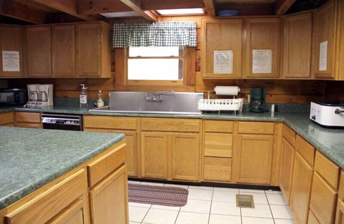 Dandridge Cabin | Beautiful Lodge for groups/families, short walk from Douglas Lake.