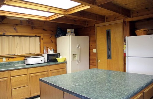 Dandridge Cabin | Beautiful Lodge for groups/families, short walk from Douglas Lake.