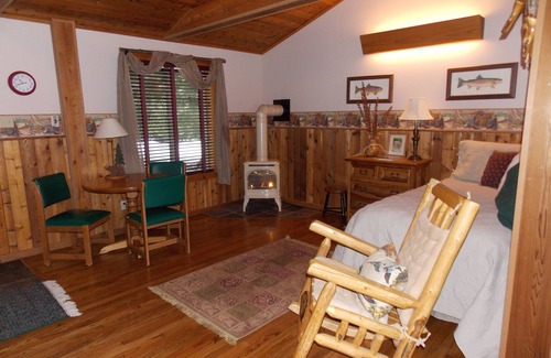 Noxon House | Beautiful lodge in a serene mountain setting on the Bull River