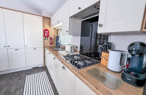 Hopton Cabin | Beautiful lodge with decking in Norfolk, at Breydon Water Park ref 10045B