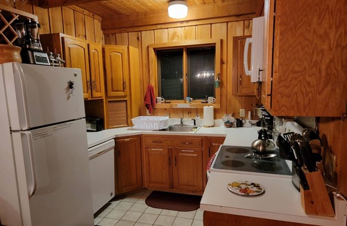 Wilmington Ski Chalet | Beautiful Lodging at Mount Snow with Hot Tub on Deck