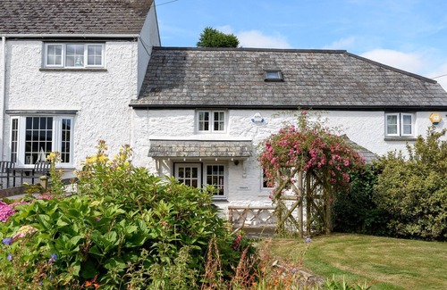 Looe House | Beautiful Looe cottage two minutes from the sea