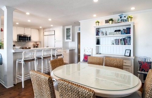 Santa Ana Heights Apartment | Beautiful Lower Unit in a Duplex on an Amazing Stretch of Beach