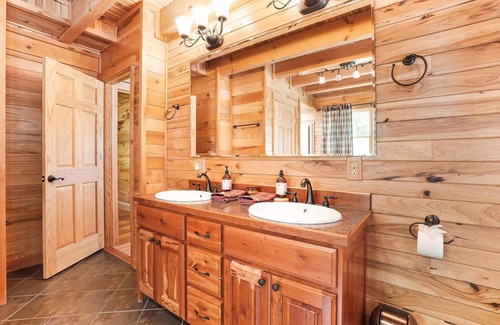 Logan Cabin | Beautiful, Luxurious, Custom Cabin