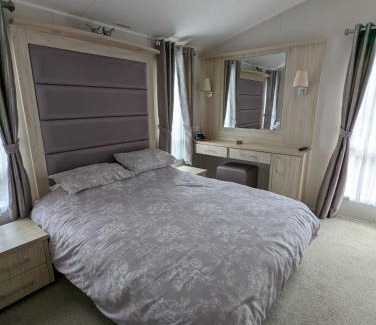 Weymouth Resort | BEAUTIFUL LUXURY Caravan HAVEN LITTLESEA STUNNING VIEWS Sleeps 6