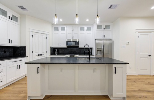 North Houston House | Beautiful Luxury Villa near downtown and IAH