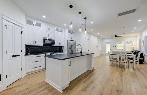 North Houston House | Beautiful Luxury Villa near downtown and IAH