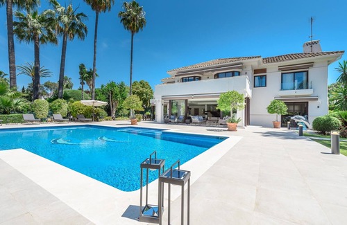 Marbella Villa | Beautiful Marbella Villa | 5 bedrooms | Villa Venezia | Nueva Andalucia
