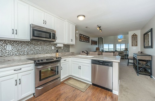 Folly Beach Condo | Beautiful Marsh View Condo Walking Distance to Folly Beach