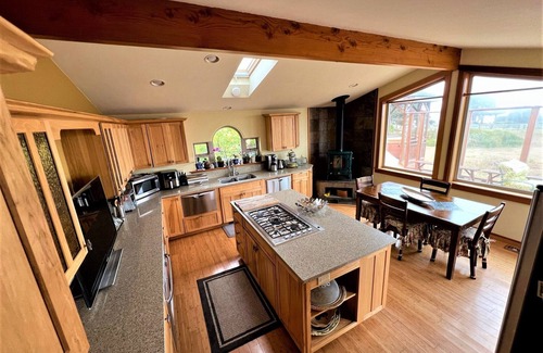 Albion House | Beautiful Mendocino Coast Oceanfront Home on the Bluffs West of Hwy 1