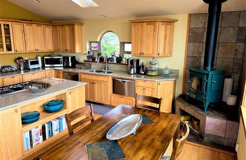 Albion House | Beautiful Mendocino Coast Oceanfront Home on the Bluffs West of Hwy 1